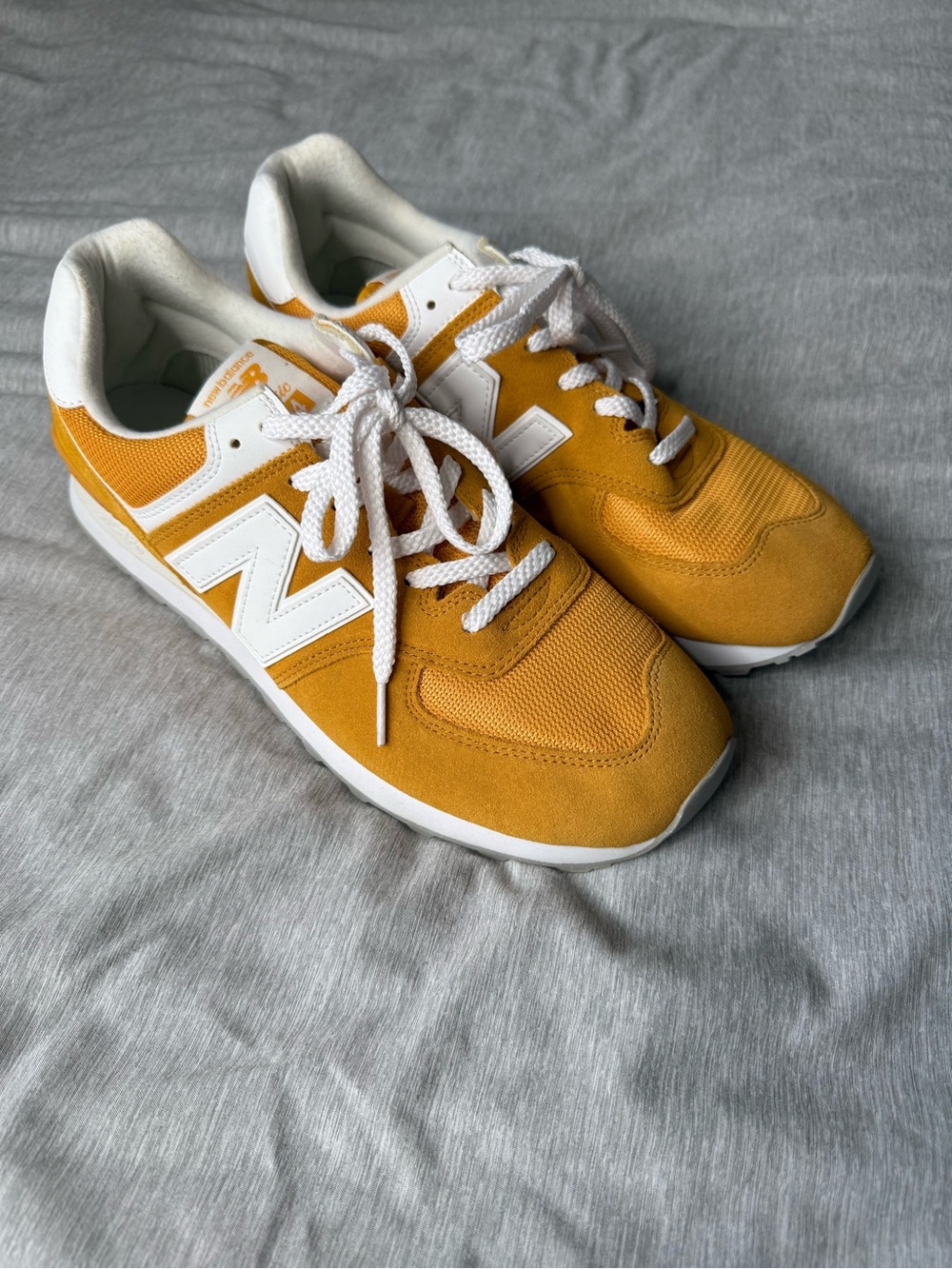 New Balance 574 Men’s Mustard & White Classic Running Sneakers